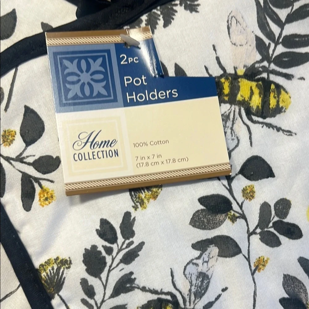 Floral Bee 🐝 Oven Mitt and Pot Holder Set